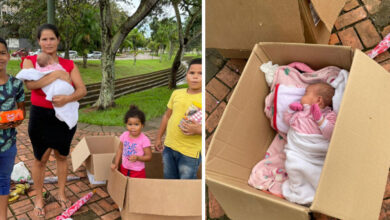 Mãe que vendia balas no sinal deixava bebê na caixa de papelão para trabalhar: